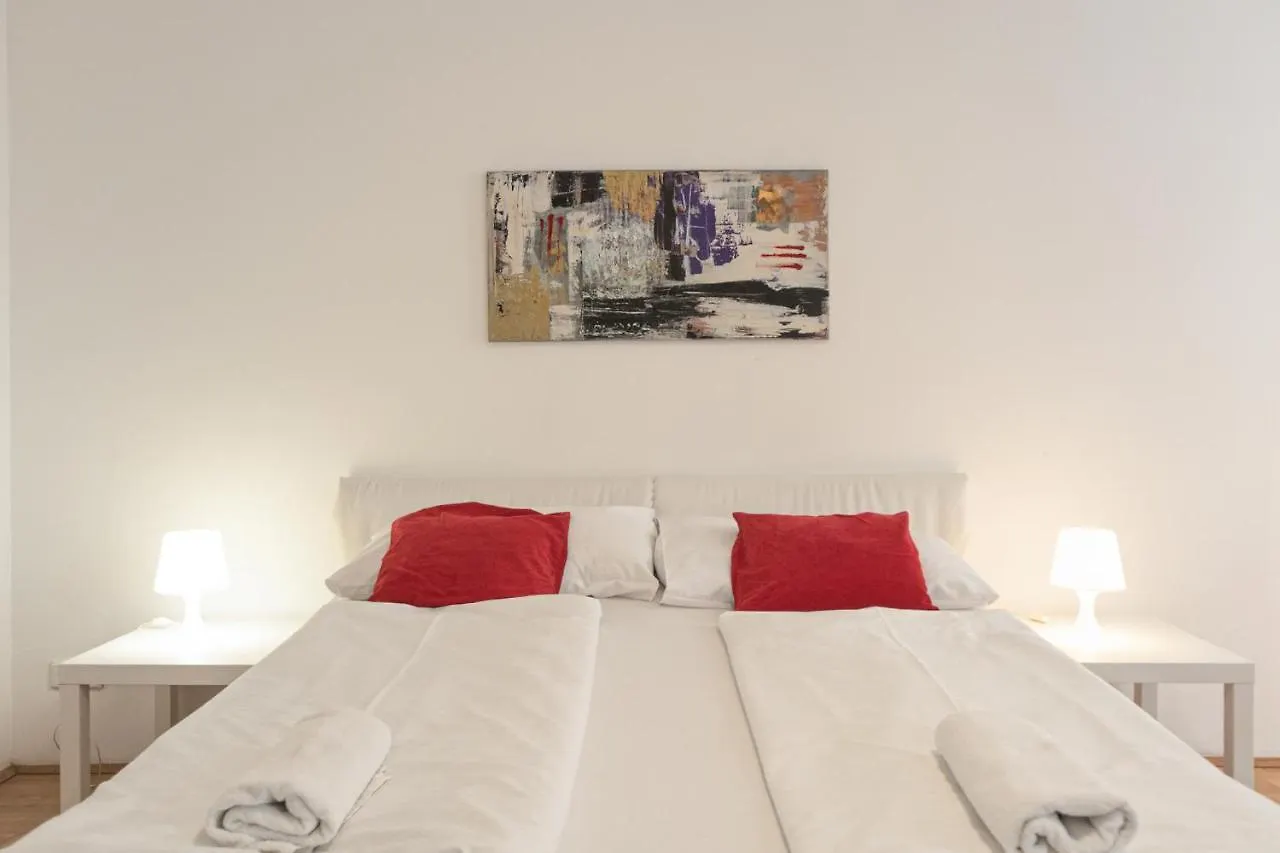 Lovely 3Br Shared Apart - Perfect For Longstays In Lockdown Wiedeń Apartament