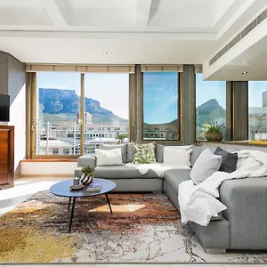 1203-sophisticated-elegance-in-central-cape-town.hotels-capetown.com/