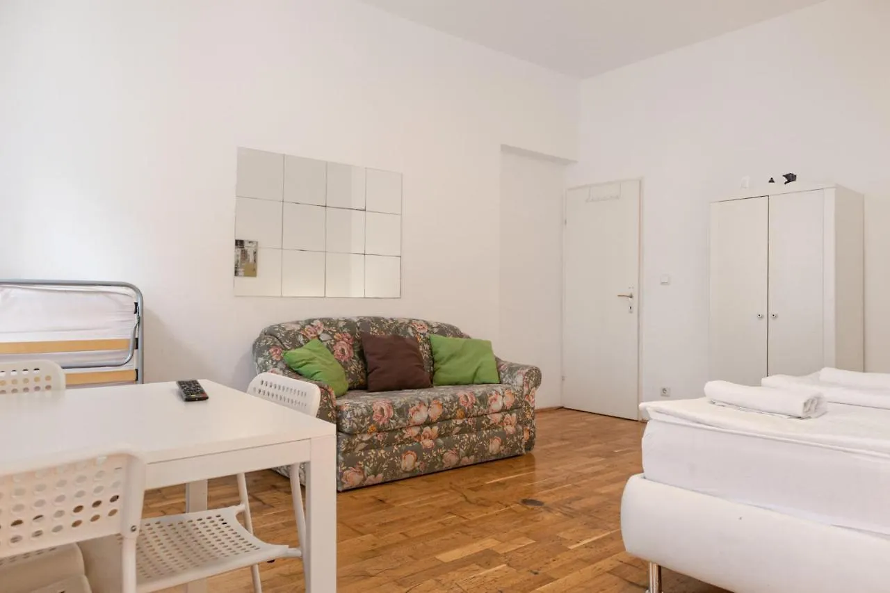 Lovely 3Br Shared Apart - Perfect For Longstays In Lockdown Wiedeń Apartament