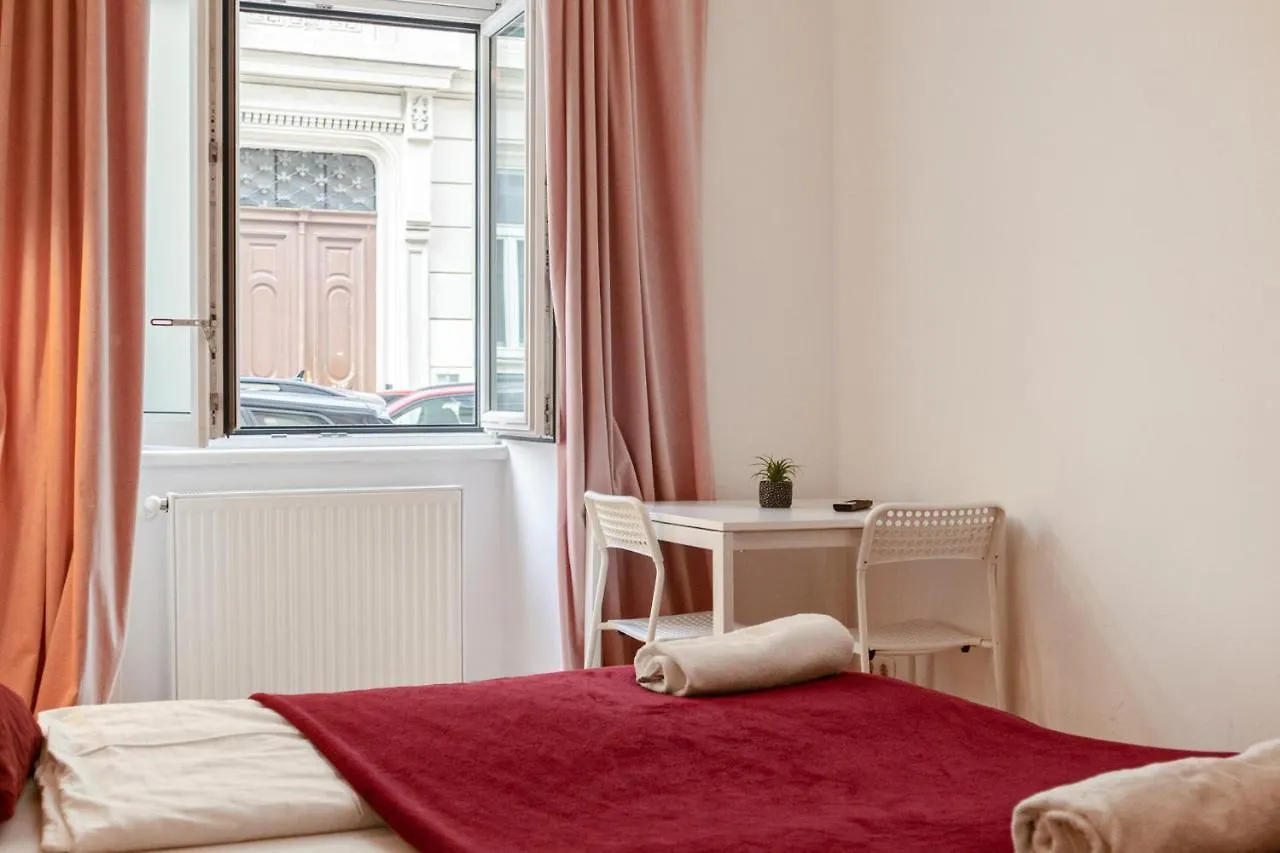 Lovely 3Br Shared Apart - Perfect For Longstays In Lockdown Wiedeń Apartament